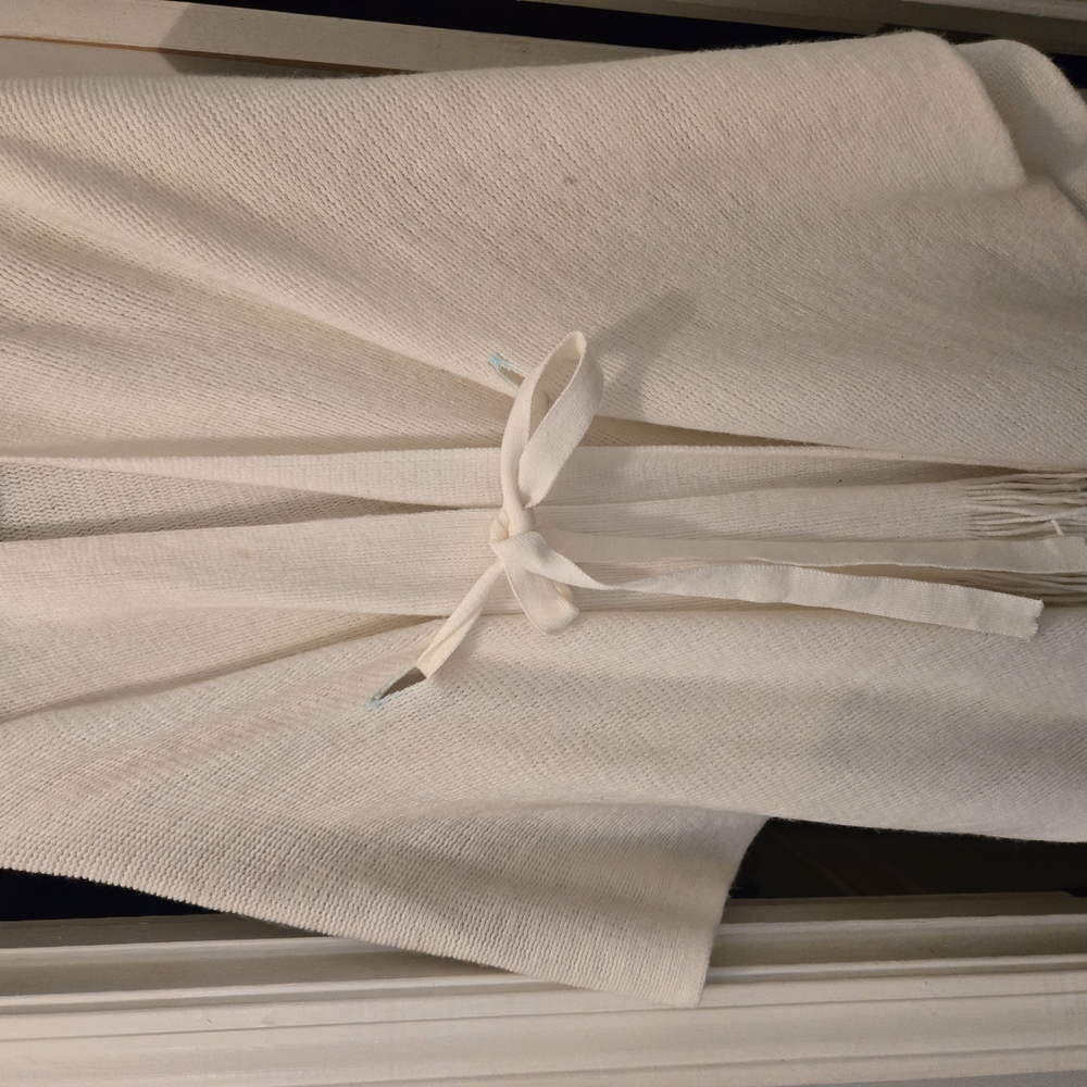 Elegant White Knit Shawl with Tie